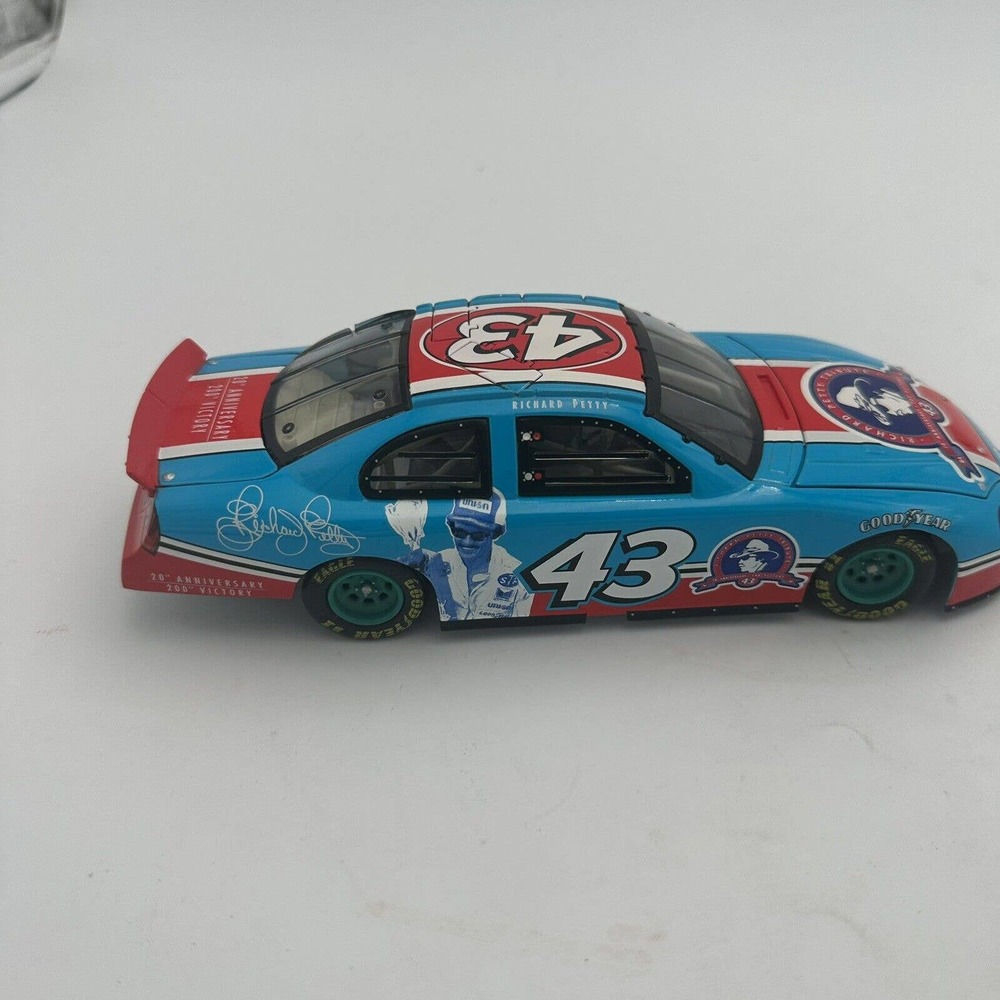 2004 Action Richard Petty #43 200th Win 20th Anniversary Dodge 1:24